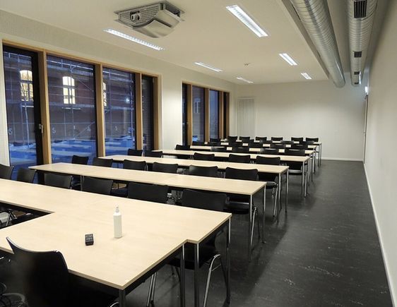 Ein Seminarraum der Hochschule Fresenius