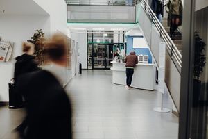 Von Erfahrung profitieren: Die Berater der FOM helfen das richtige Studium für sich zu finden.