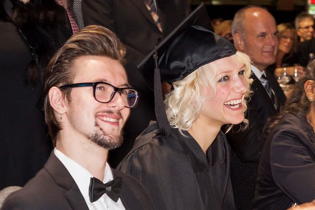 Entscheide selbst, ob du dein Studium im klassischen Vollzeitstudium, im praxisintegrierenden dualen Studium oder zeit- und ortsunabhängig im Fernstudium absolvieren möchtest