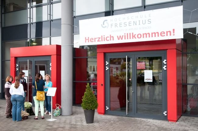 Regelmäßig finden Infoveranstaltungen für die verschiedenen Studienbereiche statt