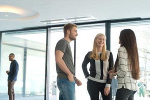 Warum Munich Business School? Zum Beispiel, weil die MBS im Ranking der WirtschaftsWoche in der Kategorie "Die besten Fachhochschulen 2015 für den Studiengang Betriebswirtschaftslehre" Platz 1 in Bayern und Platz 2 insgesamt erzielte: das Ergebnis von 25 Jahren Erfahrung.