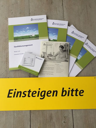 Bei uns gibt es größtmögliche Flexibilität: Sie bestimmen, wann und wo Sie studieren und welche Module Sie neben den Kernmodulen auswählen. Möchten Sie beim Lernen Gas geben oder sich bis zu 24 Monate Zeit lassen? Entscheiden Sie. Selbst bei der Zahlung der Studiengebühren sind Sie flexibel.