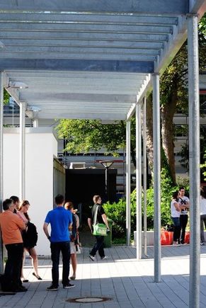 Der Campus lädt zum Verweilen ein.
