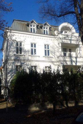 Profitieren Sie von unseren zertifizierten und bei Arbeitgebern und Hochschulen anerkannten Lehrgängen. Unsere Abschlüsse qualifizieren Sie für verantwortungsvolle Fach- und Führungsaufgaben durch wissensbasierte Theorievermittlung mit dem ständigen Blick auf die Praxis.