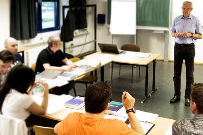 Kleine Seminargruppen ermöglichen eine intensive Lernatmosphäre.