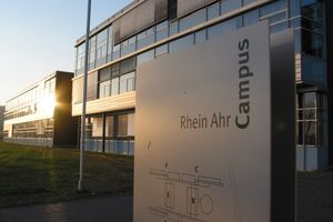 Studieren in moderner und idyllischer Umgebung