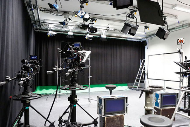 Oft ergeben sich schon durch die Praxisprojekte enge Kontakte zu potenziellen Arbeitgebern