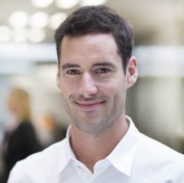 Ein Projektmanager an seinem Arbeitsplatz