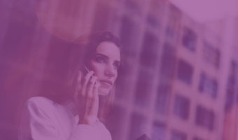 telefonierende Studentin