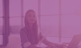 produktive Dame aus dem Bereich Marketingmanagement